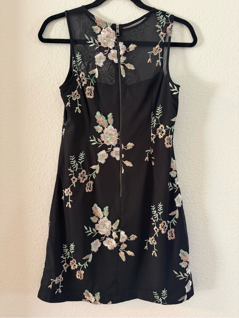 Vince Camuto Floral Black Dress size 4 Gorgeous Detail - Picture 11 of 16